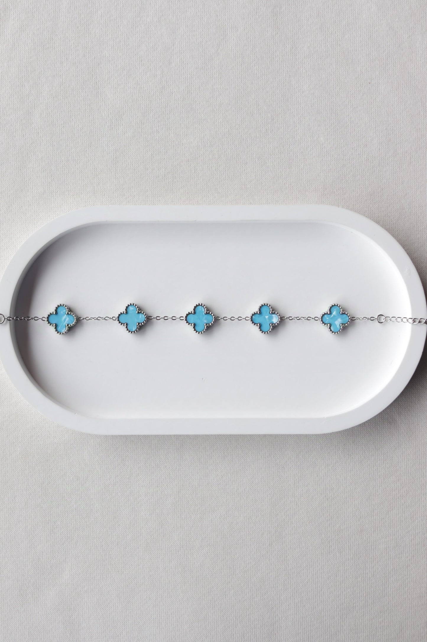 Pulseira de Aço Prateado de 5 Trevos Azuis Madrepérola