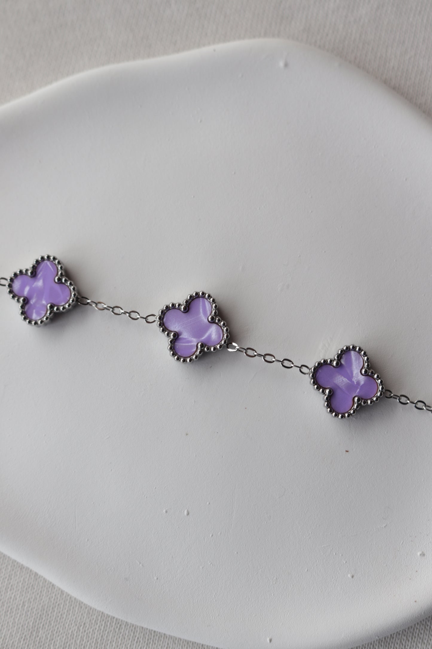 Pulseira de Aço Prateado de 5 Trevos Lilás Madrepérola