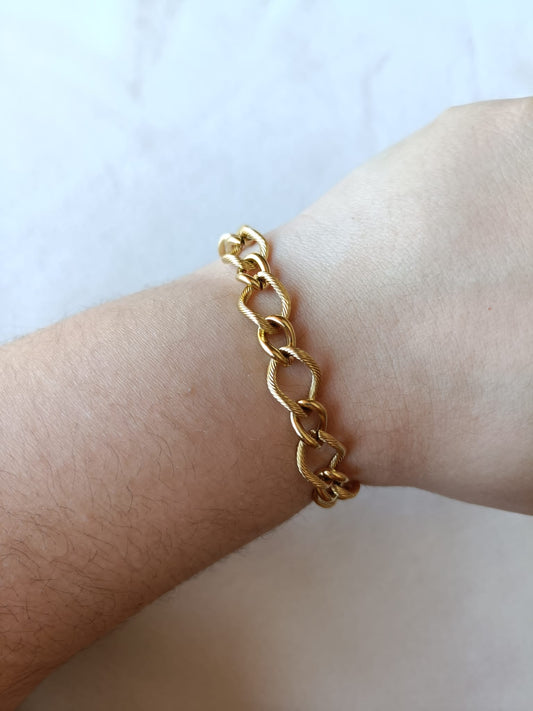 Pulseira de Aço Dourado de Duplos Elos com Textura