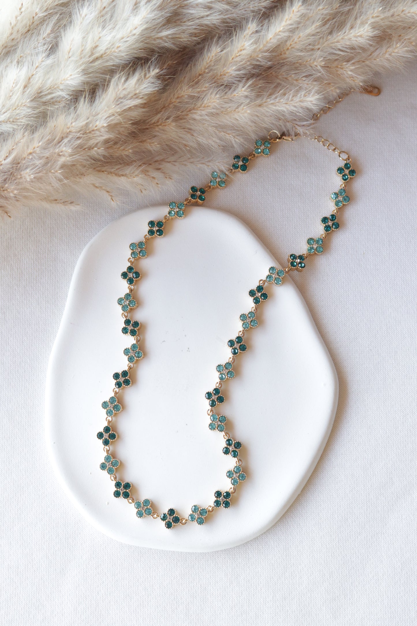 Colar de Aço Dourado de Trevos Azuis Inspiração Swarovski