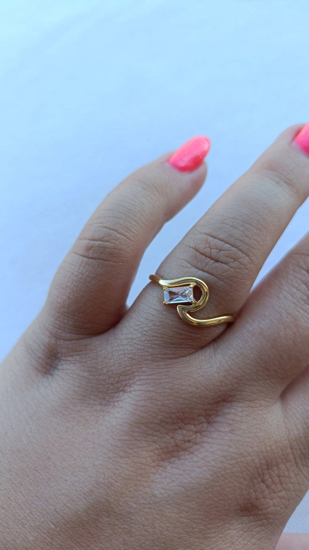 Anel de Aço Dourado de Onda com Zircónica
